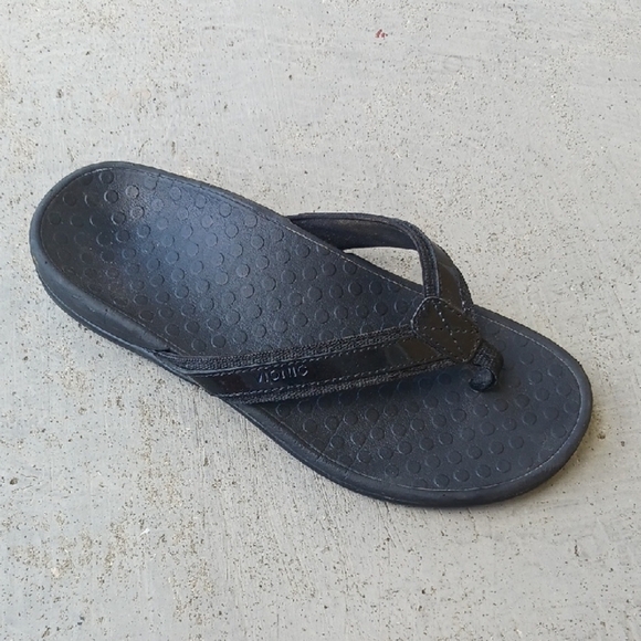 VIONIC Black Flip Flop Sandals - Picture 1 of 4